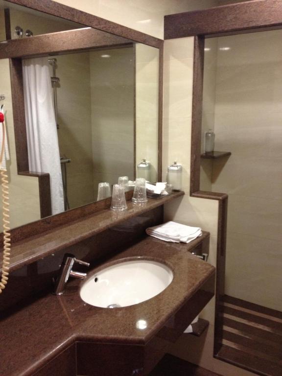 Hotel Ric Sabadell Oda fotoğraf