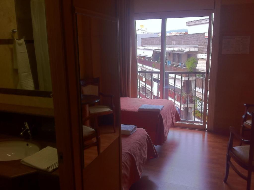 Hotel Ric Sabadell Oda fotoğraf